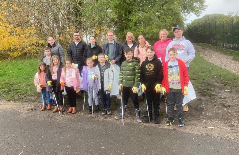 Jack Brereton MP joins local pupils for litter pick